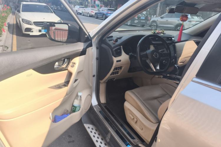 Used Nissan X-Trail 2017 2.5L CVT Luxury Edition 4WD Driver Seat