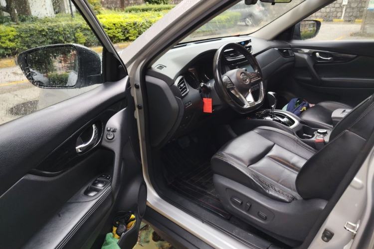 Used Nissan X-Trail 2017 2.5L CVT Luxury Edition 4WD Driver Seat