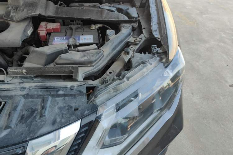 Used Nissan X-Trail 2017 2.0L CVT Comfort Edition 2WD Engine Bay Left