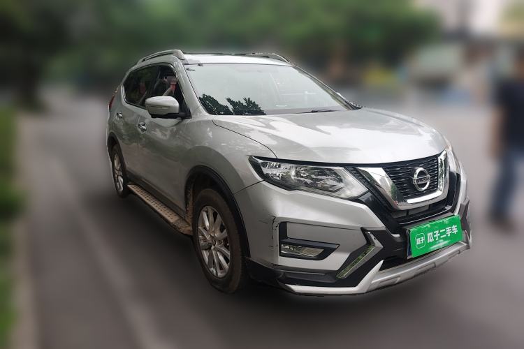 Used Nissan X-Trail 2017 2.0L CVT Comfort Edition 2WD Front Right 45 Deg