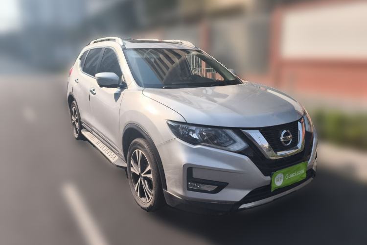 Used Nissan X-Trail 2017 2.5L CVT Luxury Edition 4WD Front Right 45 Deg