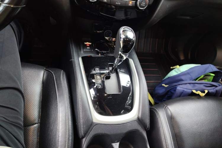Used Nissan X-Trail 2017 2.5L CVT Luxury Edition 4WD Gear Lever