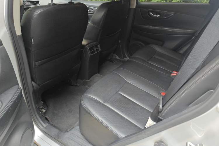 Used Nissan X-Trail 2017 2.0L CVT Comfort Edition 2WD Interior 4