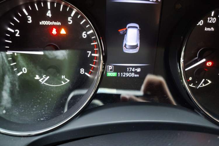 Used Nissan X-Trail 2017 2.5L CVT Luxury Edition 4WD Odometer Close Up