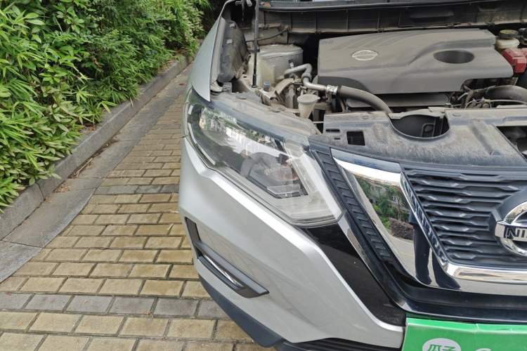 Used Nissan X-Trail 2017 2.0L CVT Comfort Edition 2WD Right Front Headlight