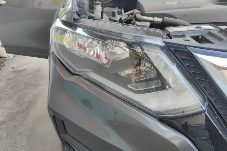Used Nissan X-Trail 2017 2.0L CVT Comfort Edition 2WD Right Front Headlight