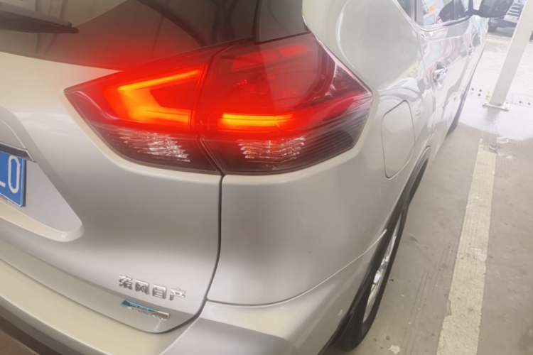 Used Nissan X-Trail 2017 2.0L CVT Comfort Edition 2WD Right Rear Taillight