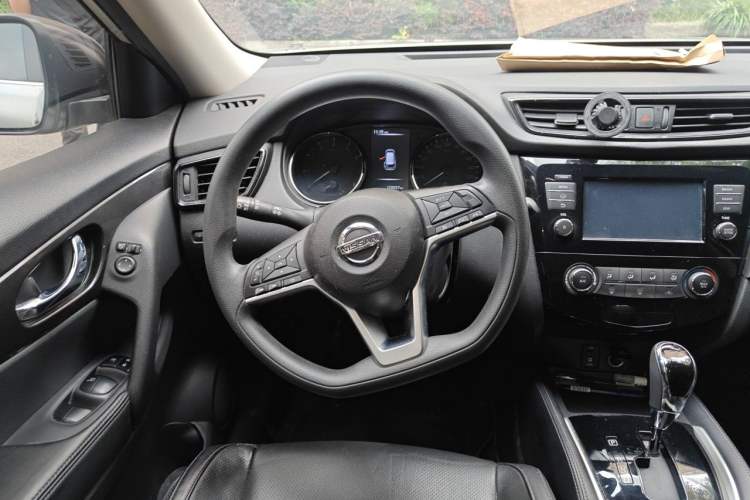 Used Nissan X-Trail 2017 2.0L CVT Comfort Edition 2WD Steering Wheel