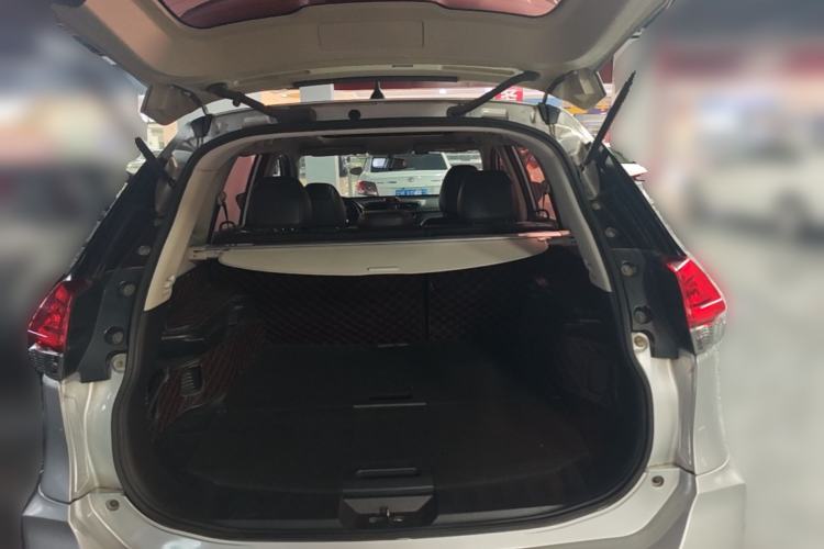 Used Nissan X-Trail 2017 2.0L CVT Comfort Edition 2WD Trunk