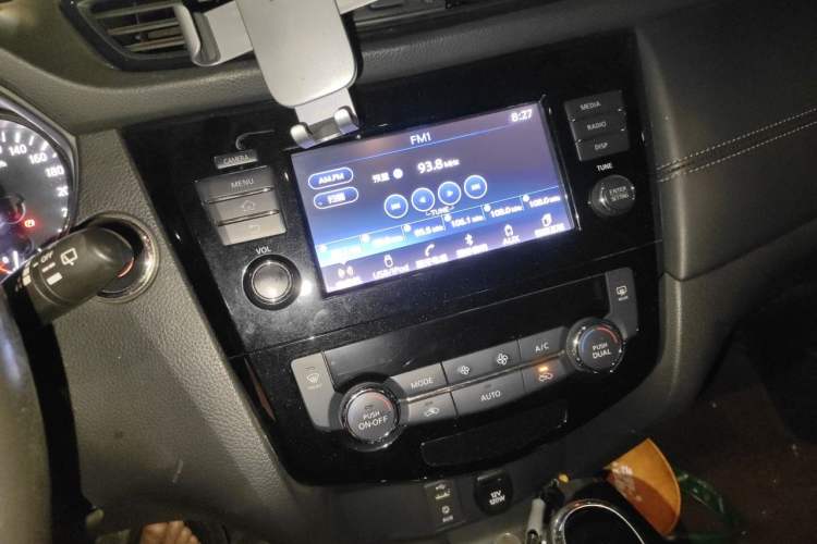 Used Nissan X-Trail 2017 2.5L CVT Luxury Edition 4WD Audio And AC Panel