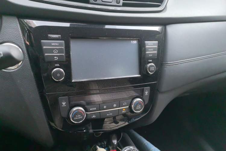 Used Nissan X-Trail 2017 2.5L CVT Luxury Edition 4WD Audio And AC Panel