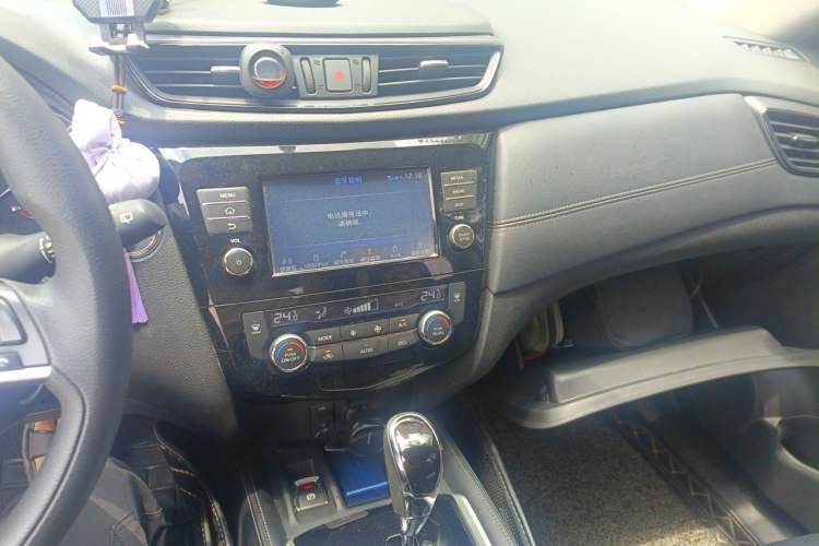 Used Nissan X-Trail 2017 2.5L CVT Leading Edition 4WD Audio And AC Panel
