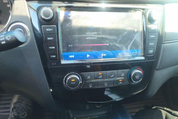 Used Nissan X-Trail 2017 2.0L CVT Comfort Edition 2WD Audio And AC Panel