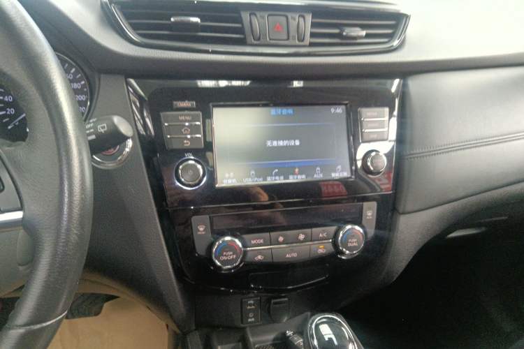 Used Nissan X-Trail 2017 2.5L CVT Luxury Edition 4WD Audio And AC Panel