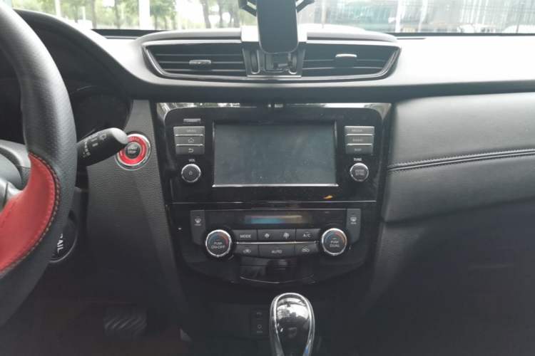 Used Nissan X-Trail 2017 2.5L CVT Luxury Edition 4WD Audio And AC Panel