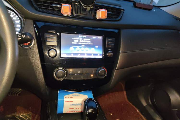 Used Nissan X-Trail 2017 2.0L CVT Comfort Edition 2WD Audio And AC Panel