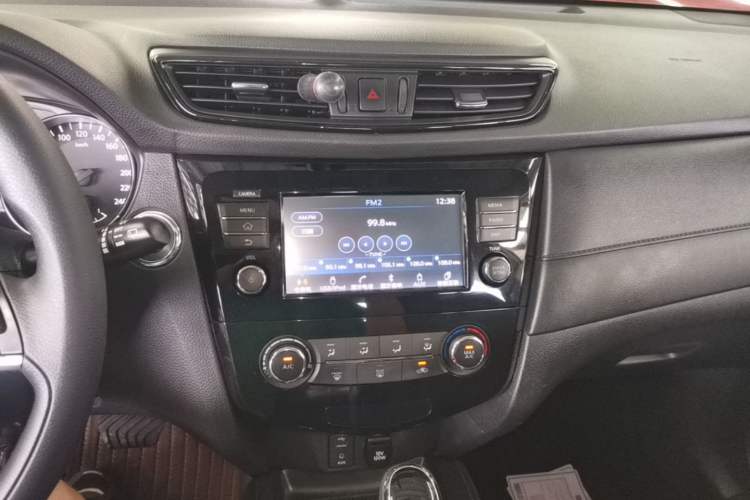 Used Nissan X-Trail 2017 2.0L CVT Comfort Edition 2WD Audio And AC Panel