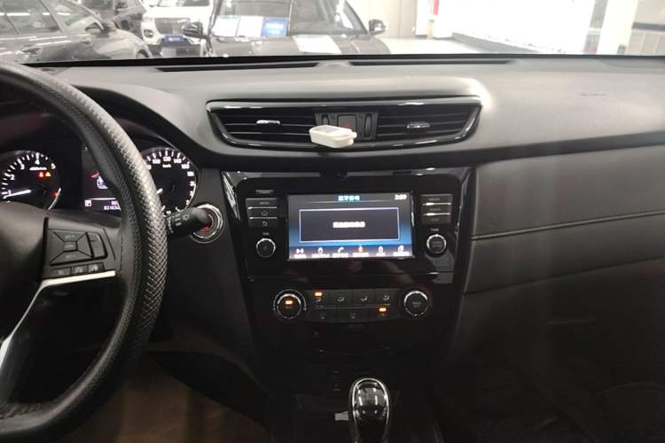 Used Nissan X-Trail 2017 2.0L CVT Comfort Edition 2WD Audio And AC Panel