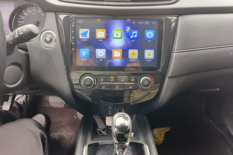 Used Nissan X-Trail 2017 2.0L CVT Comfort Edition 2WD Audio And AC Panel