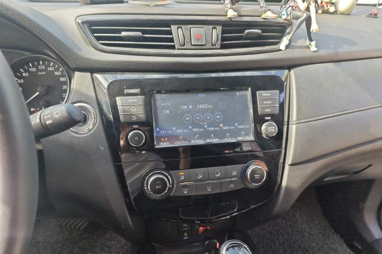 Used Nissan X-Trail 2017 2.0L CVT Comfort Edition 2WD Audio And AC Panel