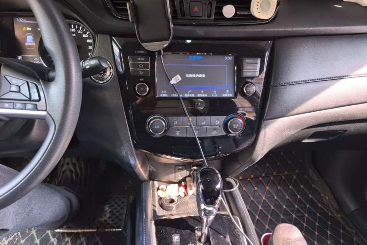 Used Nissan X-Trail 2017 2.0L CVT Comfort Edition 2WD Audio And AC Panel