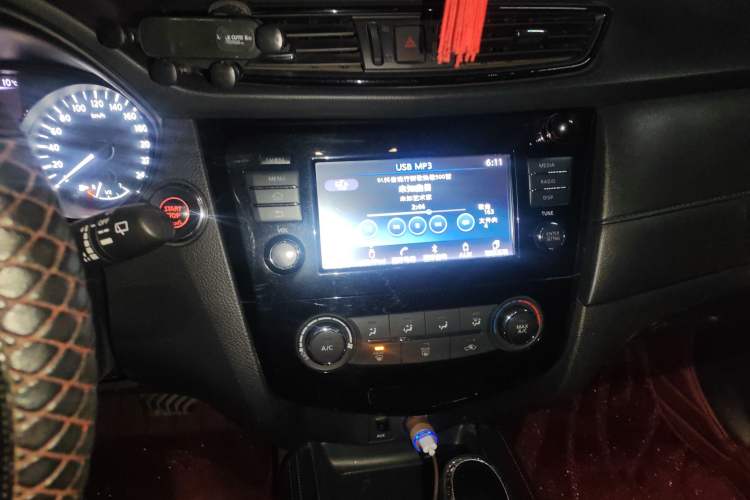Used Nissan X-Trail 2017 2.0L CVT Comfort Edition 2WD Audio And AC Panel