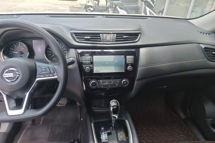 Used Nissan X-Trail 2017 2.0L CVT Comfort Edition 2WD Audio And AC Panel