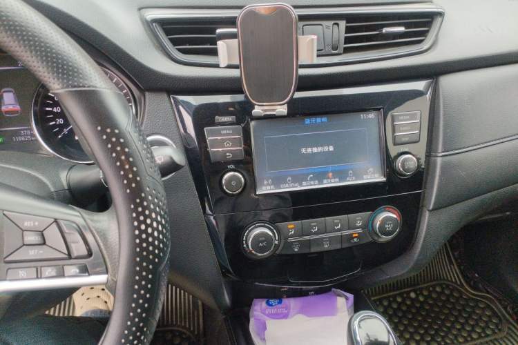Used Nissan X-Trail 2017 2.0L CVT Comfort Edition 2WD Audio And AC Panel