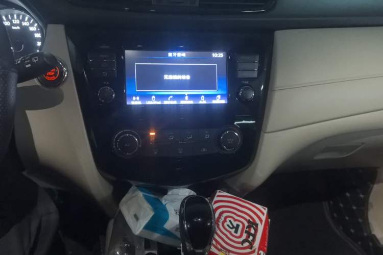 Used Nissan X-Trail 2017 2.0L CVT Comfort Edition 2WD Audio And AC Panel