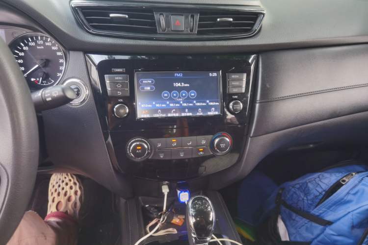 Used Nissan X-Trail 2017 2.0L CVT Comfort Edition 2WD Audio And AC Panel