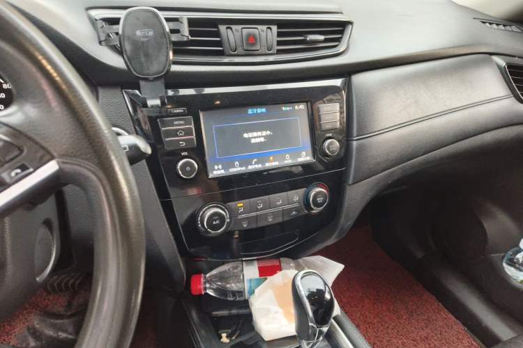 Used Nissan X-Trail 2017 2.0L CVT Comfort Edition 2WD Audio And AC Panel