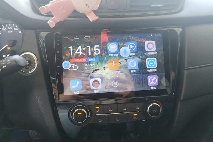 Used Nissan X-Trail 2017 2.0L CVT Comfort Edition 2WD Audio And AC Panel