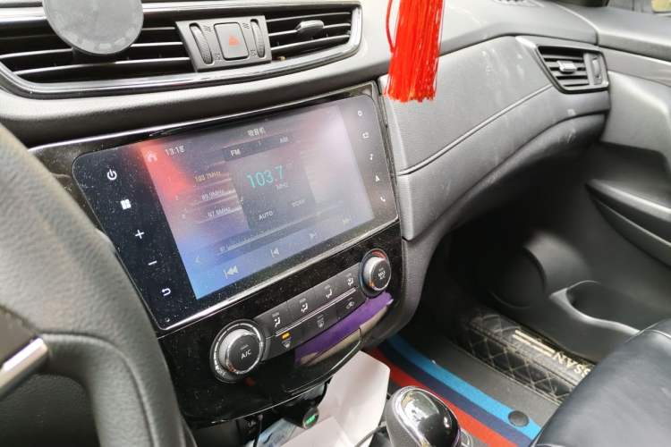 Used Nissan X-Trail 2017 2.0L CVT Comfort Edition 2WD Audio And AC Panel