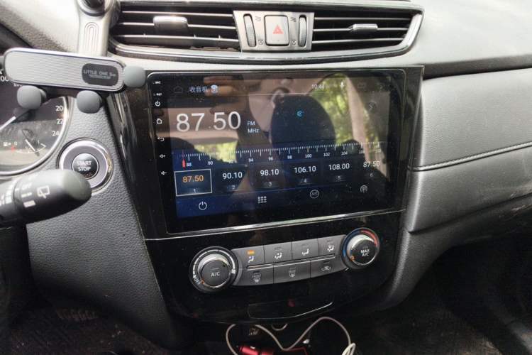 Used Nissan X-Trail 2017 2.0L CVT Comfort Edition 2WD Audio And AC Panel
