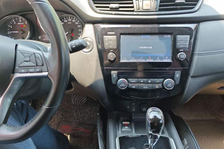 Used Nissan X-Trail 2017 2.5L CVT Luxury Edition 4WD Audio And AC Panel