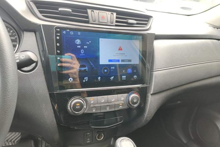 Used Nissan X-Trail 2017 2.0L CVT Comfort Edition 2WD Audio And AC Panel
