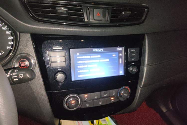 Used Nissan X-Trail 2017 2.0L CVT Comfort Edition 2WD Audio And AC Panel