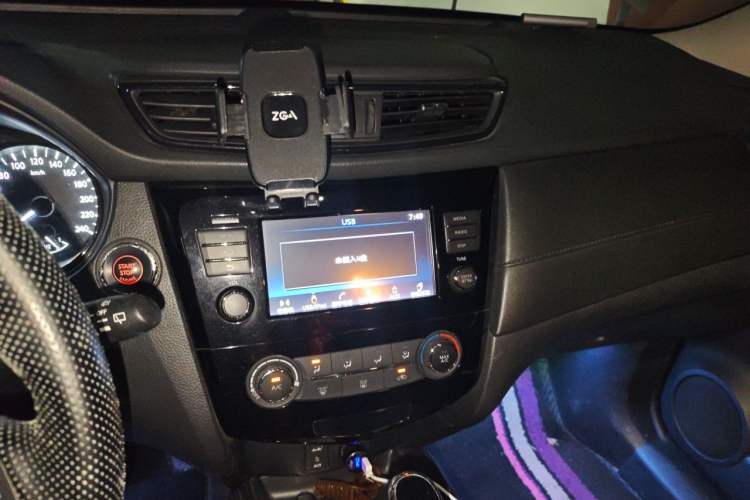 Used Nissan X-Trail 2017 2.0L CVT Comfort Edition 2WD Audio And AC Panel