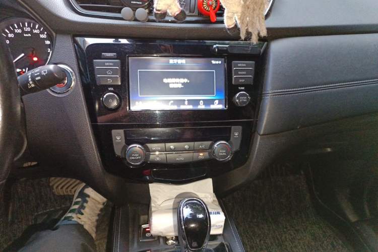 Used Nissan X-Trail 2017 2.5L CVT Luxury Edition 4WD Audio And AC Panel