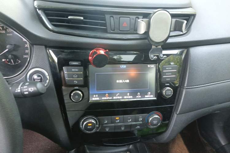 Used Nissan X-Trail 2017 2.0L CVT Comfort Edition 2WD Audio And AC Panel