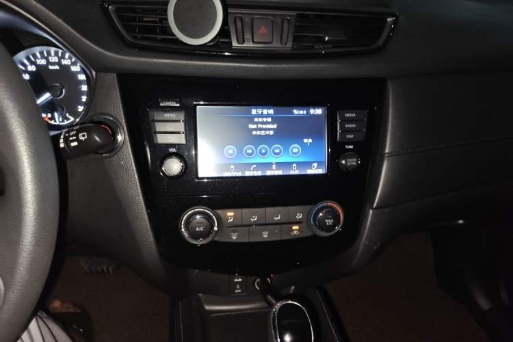 Used Nissan X-Trail 2017 2.0L CVT Comfort Edition 2WD Audio And AC Panel