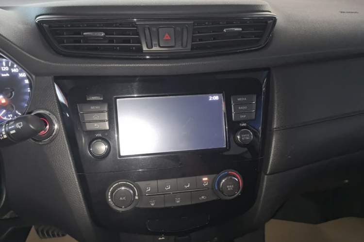 Used Nissan X-Trail 2017 2.0L CVT Comfort Edition 2WD Audio And AC Panel