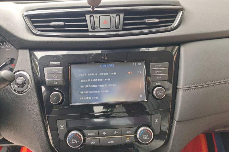 Used Nissan X-Trail 2017 2.5L CVT Luxury Edition 4WD Audio And AC Panel