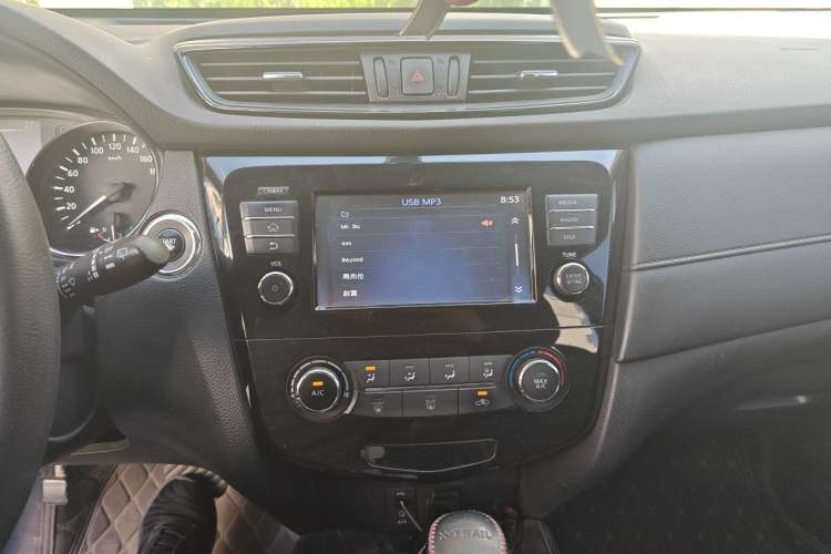 Used Nissan X-Trail 2017 2.0L CVT Comfort Edition 2WD Audio And AC Panel