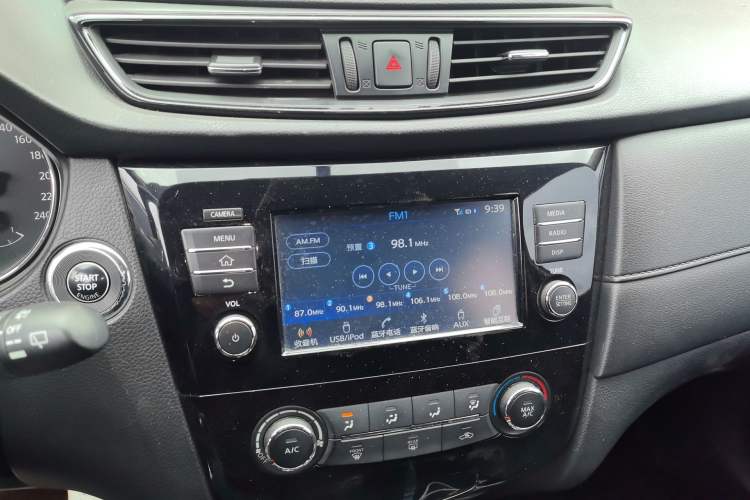 Used Nissan X-Trail 2017 2.0L CVT Comfort Edition 2WD Audio And AC Panel