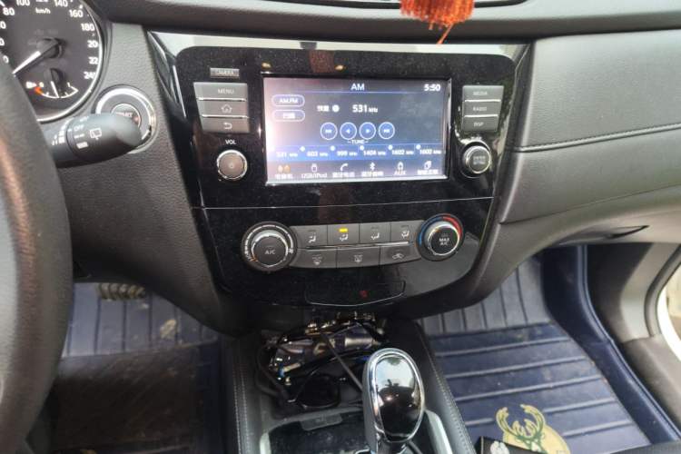Used Nissan X-Trail 2017 2.0L CVT Comfort Edition 2WD Audio And AC Panel
