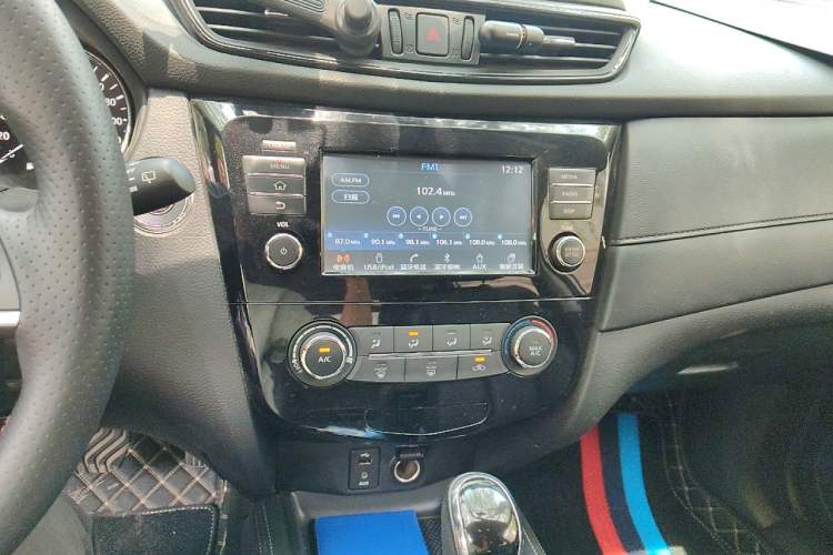 Used Nissan X-Trail 2017 2.0L CVT Comfort Edition 2WD Audio And AC Panel