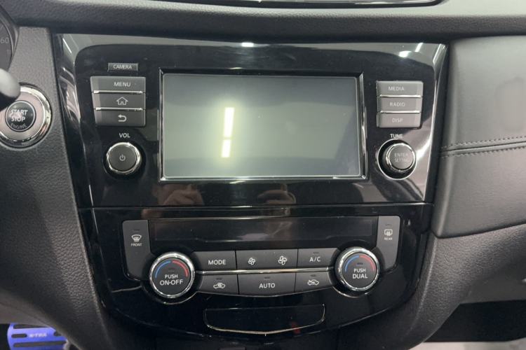 Used Nissan X-Trail 2017 2.5L CVT Luxury Edition 4WD Audio And AC Panel