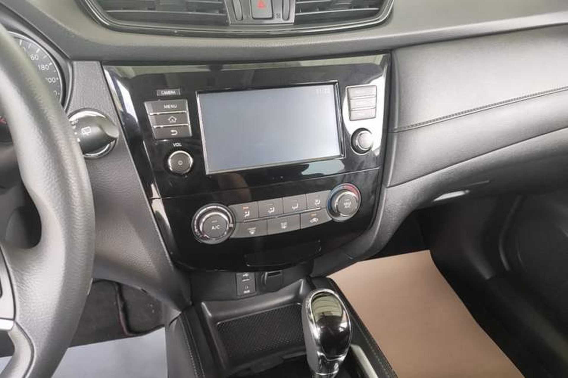 Used Nissan X-Trail 2017 2.0L CVT Comfort Edition 2WD Audio And AC Panel