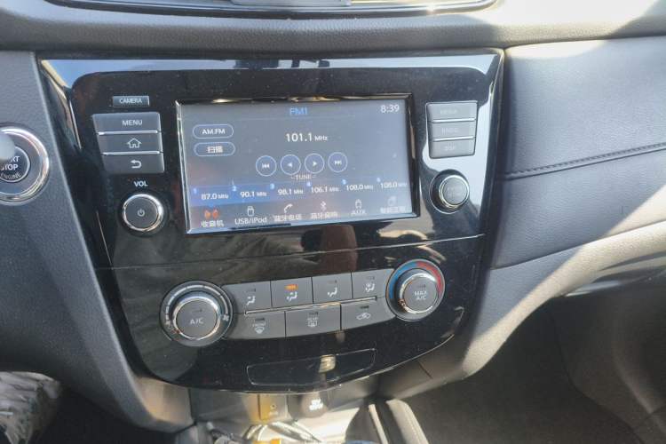 Used Nissan X-Trail 2017 2.0L CVT Comfort Edition 2WD Audio And AC Panel